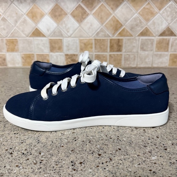 Vionic Sunny Brinley Water Resistant Suede Navy Sneakers Size 8.5 Wide - Picture 4 of 9